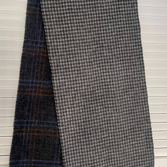 DAKS Cashmere Scarf: Reversible Gray Plaid & Houndstooth - Picture 2 of 4